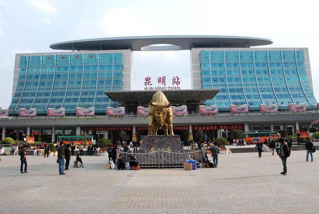 汕昆高速公路:穿越四省的经济大动脉与风景长廊 汕昆高速公路:穿越四省的经济大动脉与风景长廊